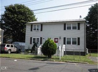 123 Sunshine Cir, Bridgeport, CT 06606