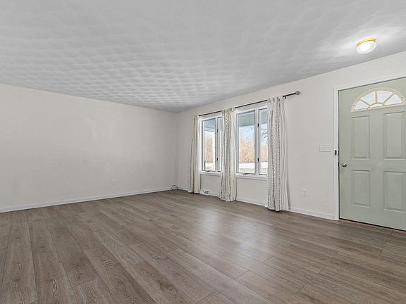 5th image of 201 E Meadow Grove Blvd