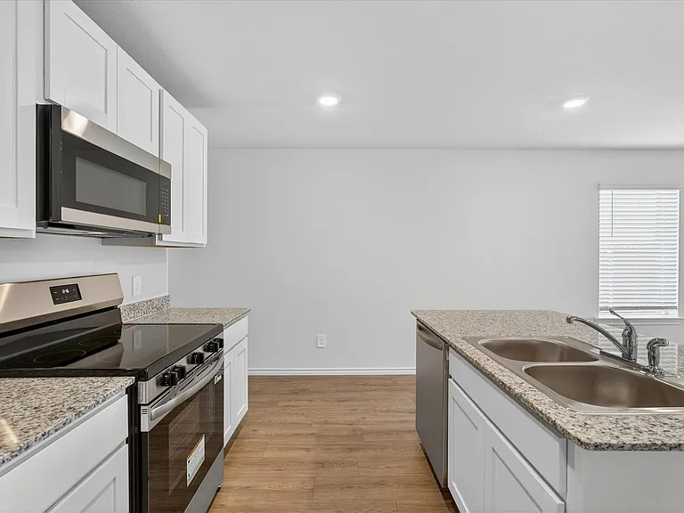 1818 Potomac Ln — Photo 10