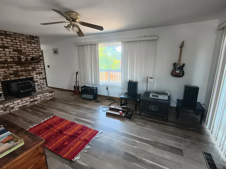 751 Riverside Dr — Photo 5
