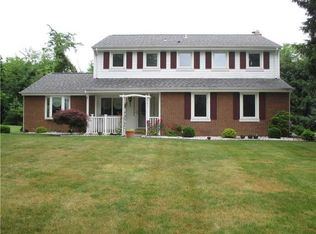 1717 Pinetree Dr, Pittsburgh, PA 15241