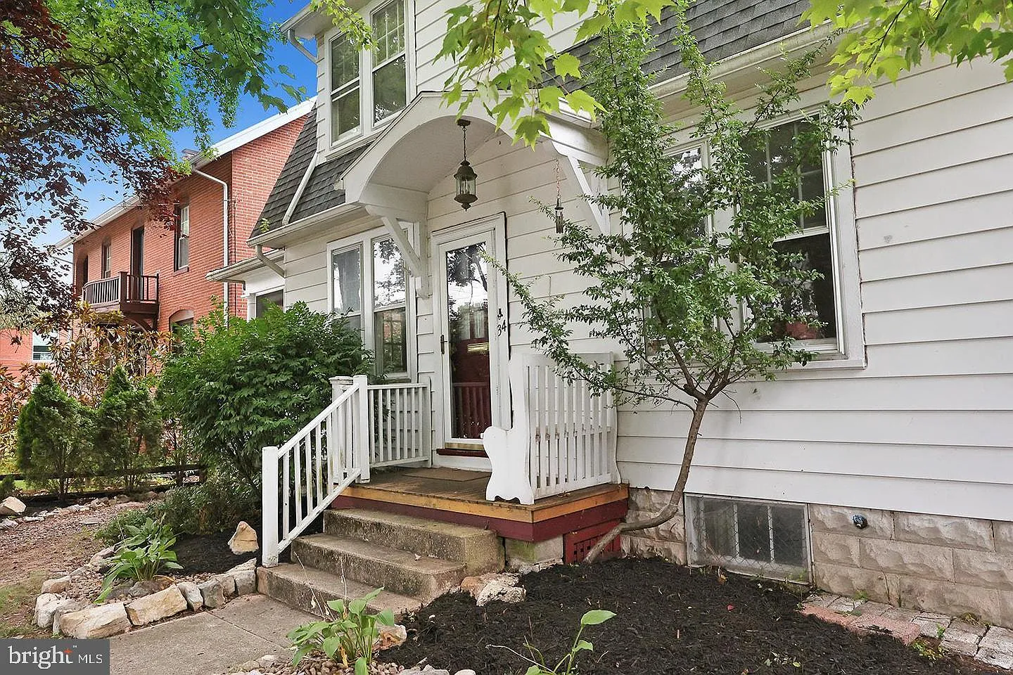 3 bed, 1.5 bath, 1958 sqft, $1,995 — Photo 2