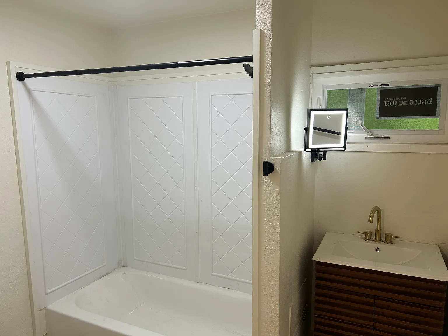 3 bed, $2,150 — Photo 2