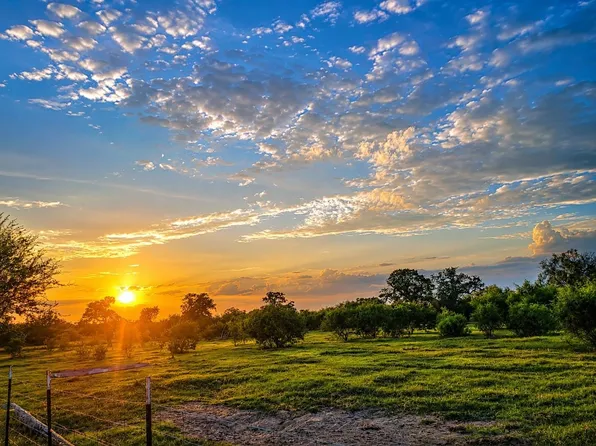 796 Shelly Rd, Goliad, TX 77963