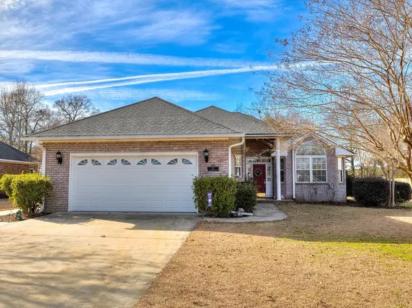 113 Plantation Dr, Manning, SC 29102