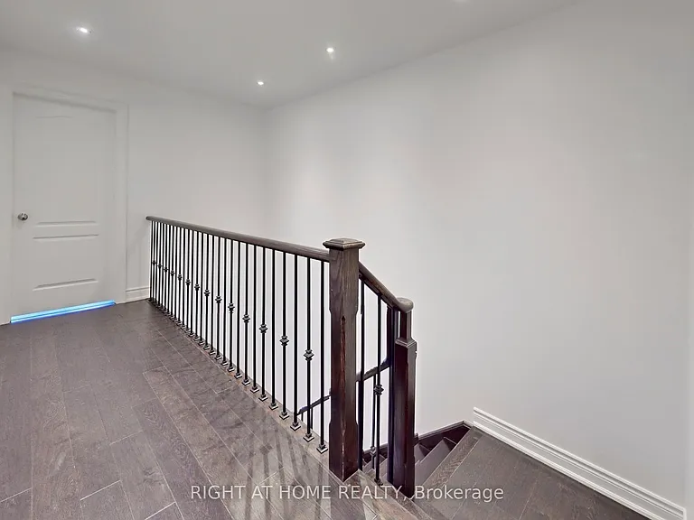 31 Lady Evelyn Cres — Photo 26