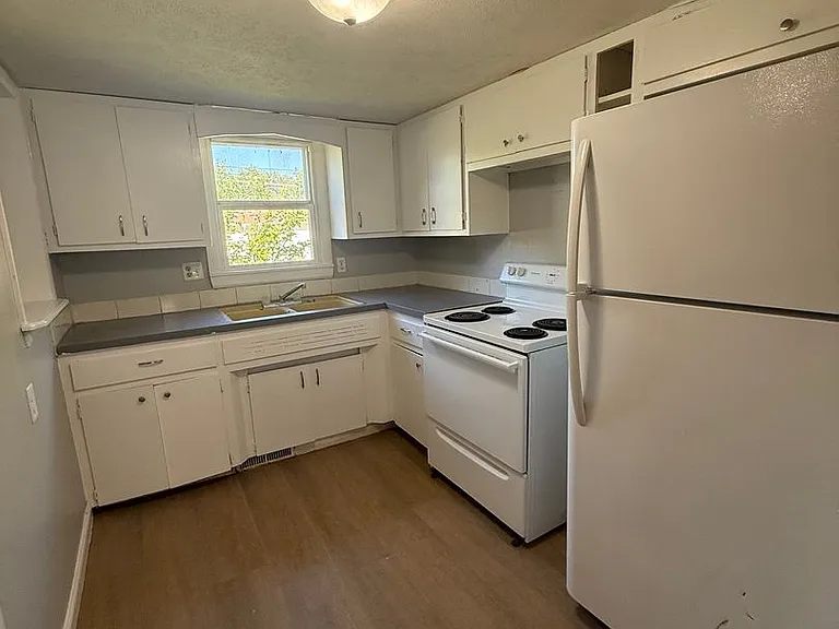 805 E Garfield St — Photo 4