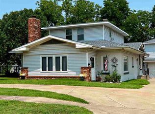 910 W Oklahoma Ave, Blackwell, OK 74631