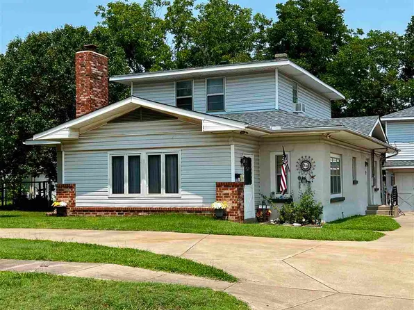 910 W Oklahoma Ave, Blackwell, OK 74631