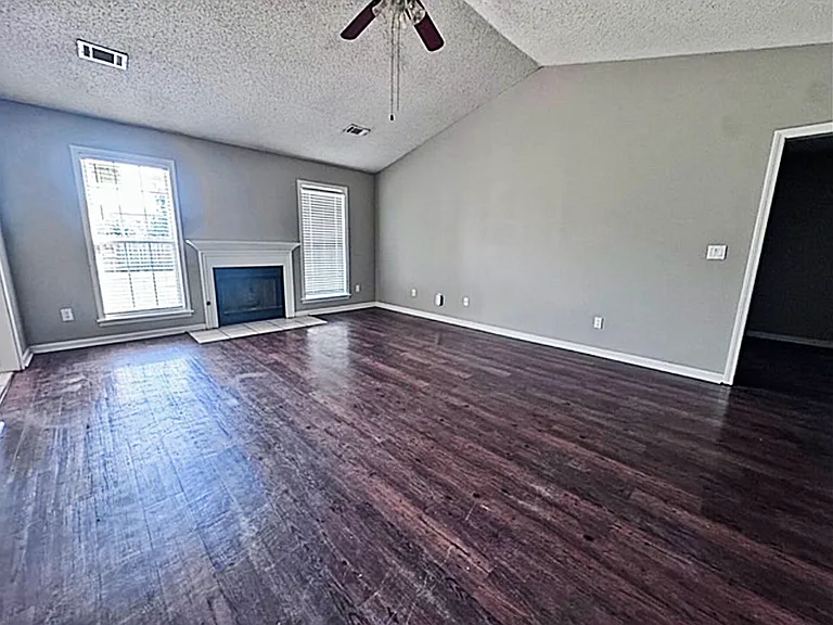 2312 Manchester Dr — Photo 6