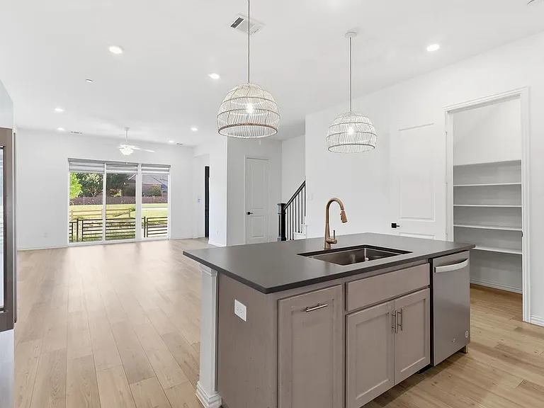 1264 Daybreak Dr — Photo 4