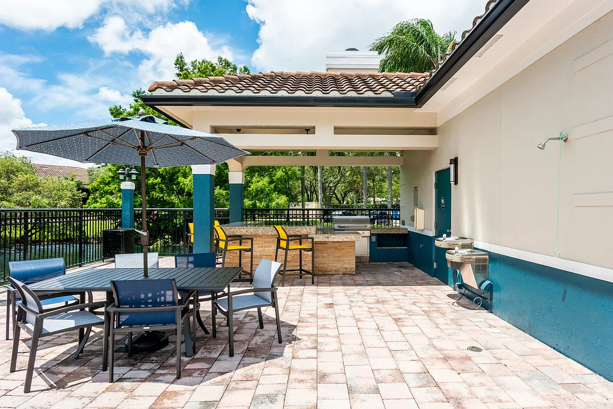 Outdoor Tables and Grill - Vue at 1400