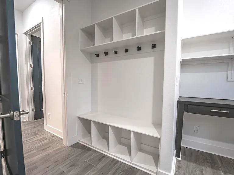 2109 Bella Vis — Photo 33