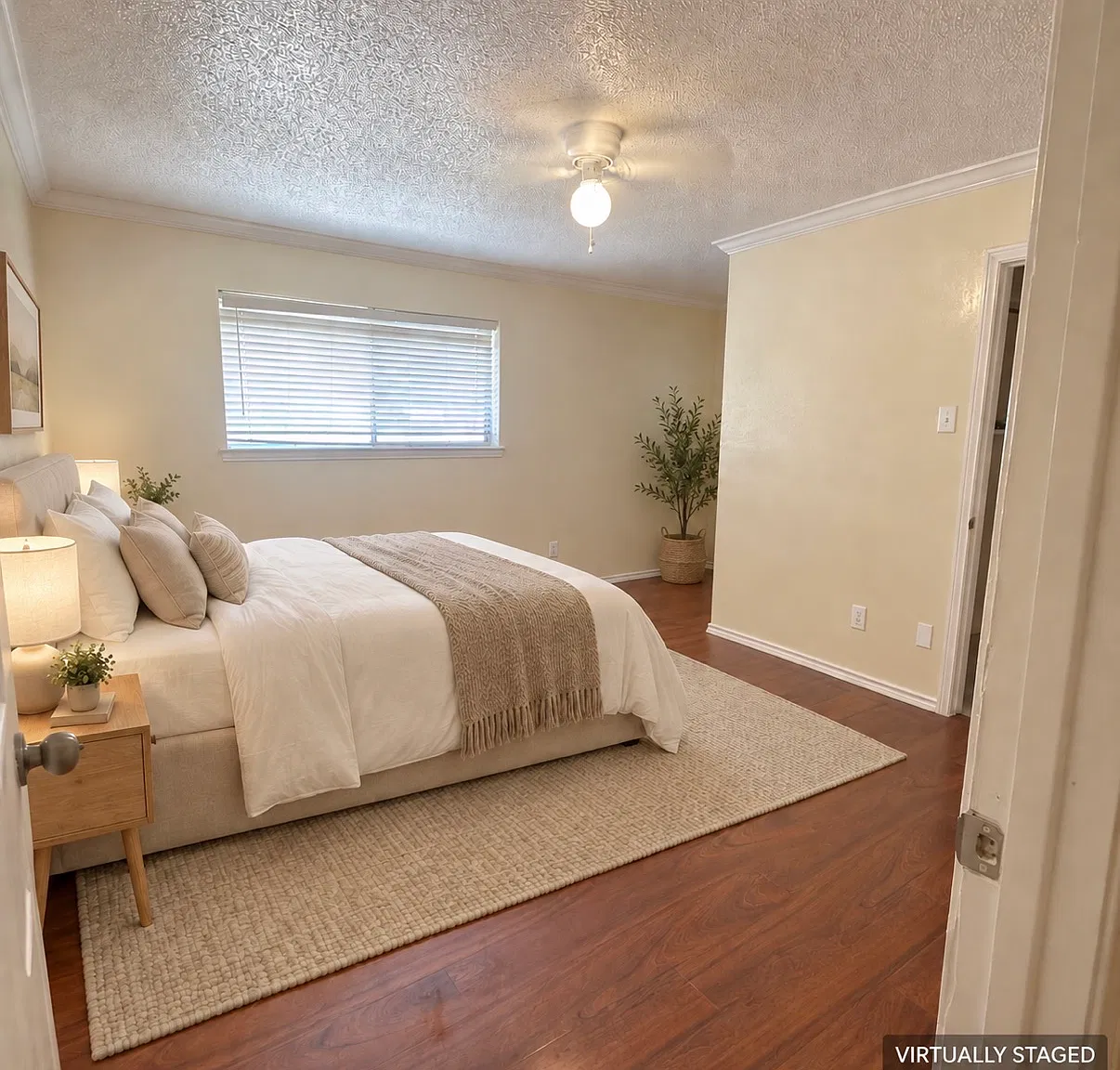 2 bed, 1038 sqft, $1,700 — Photo 3