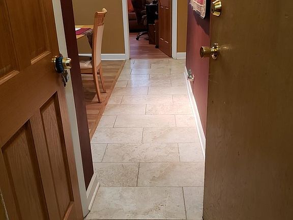 5th image of 3950 N Pine Grove Ave #1
