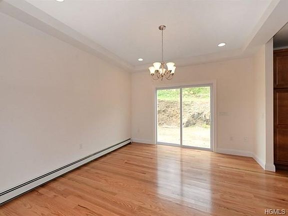 5th image of 21 Bushey Ave