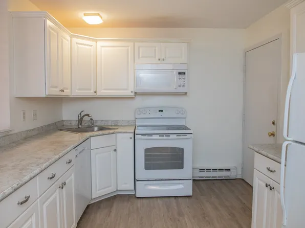 87 Wellington Drive #87, Farmington, CT 06032
