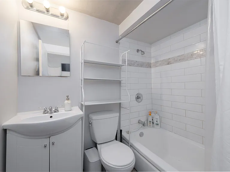 1540 Haro St #101 — Photo 9