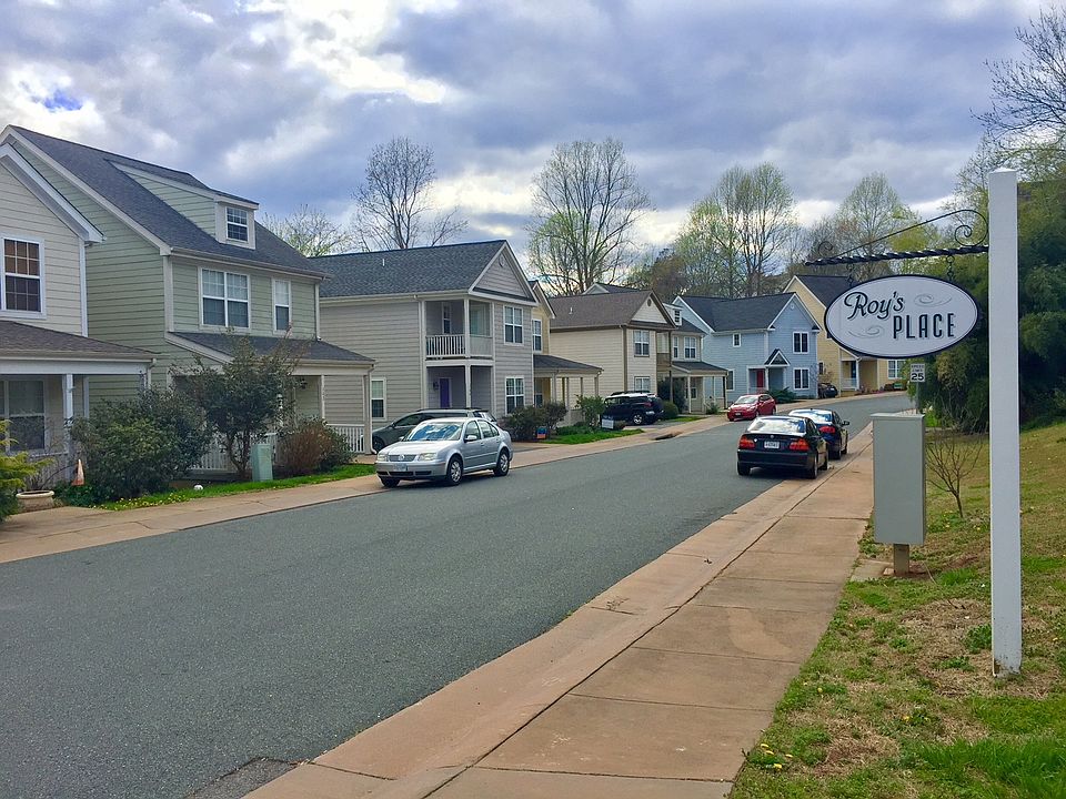 Family friendly neighborhood less than 5 minutes to UVA, downtown and Wegmans