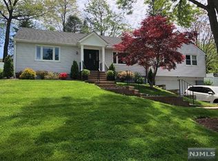 324 Maplewood Dr, Paramus, NJ 07652