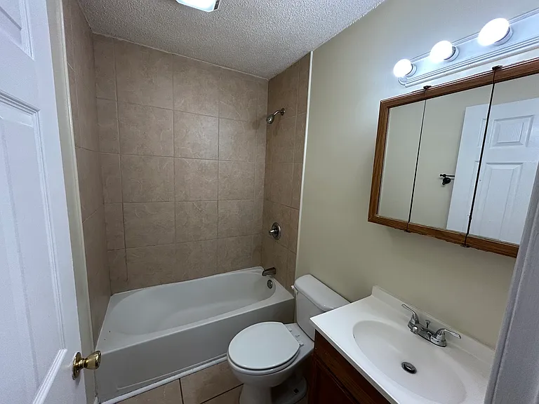 1733 S Morton Ave — Photo 4