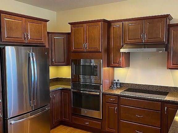 Kitchen wt induction range