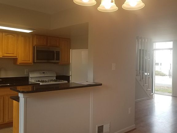 5th image of 329 Laverne Ave