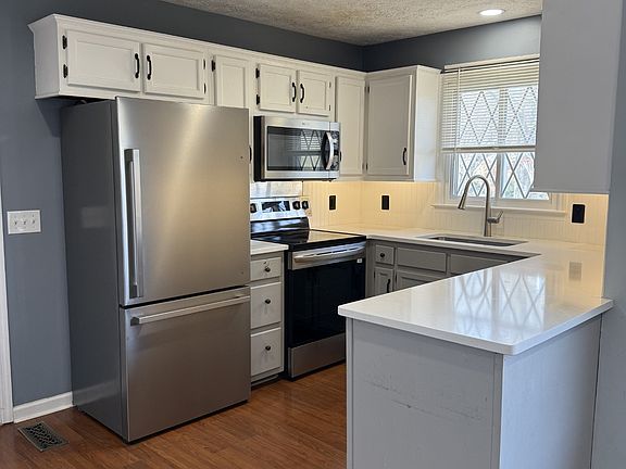 3rd image of 1102 Tinnell Rd