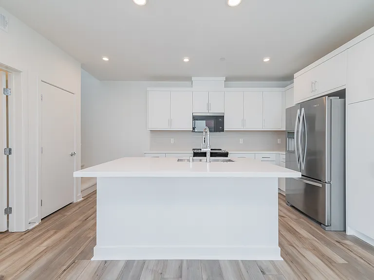 589 S Lyon St — Photo 12