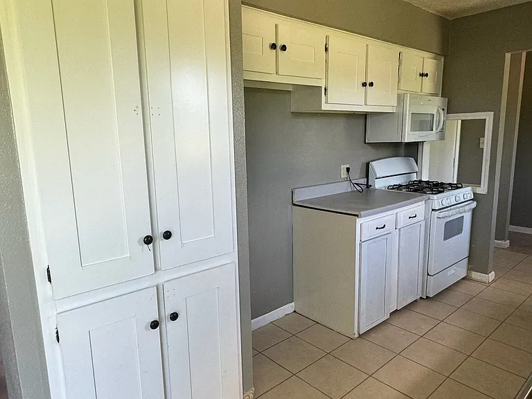 1018 N Powell Pkwy — Photo 4