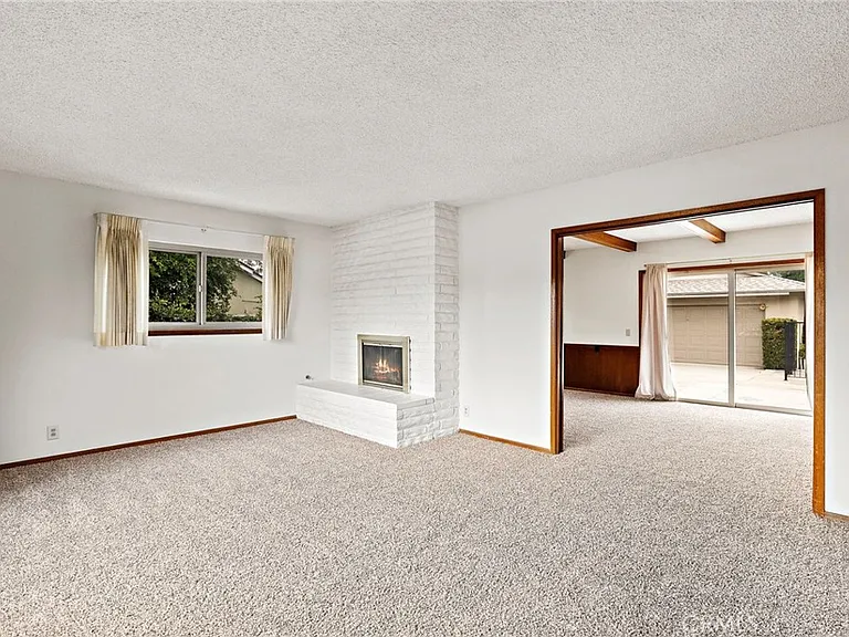509 California Dr — Photo 6