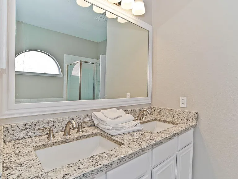 Oakwood Cir — Photo 10