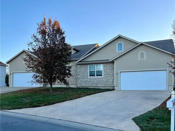 22421 W 76th Ter, Shawnee, KS 66227
