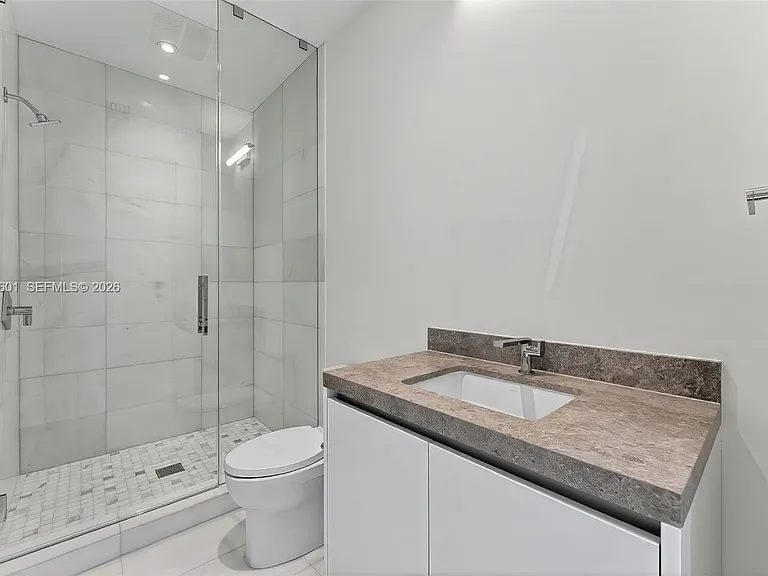 175 SE 25th Rd #604 — Photo 23