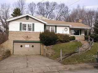 1455 Commonwealth Dr, Akron, OH 44313