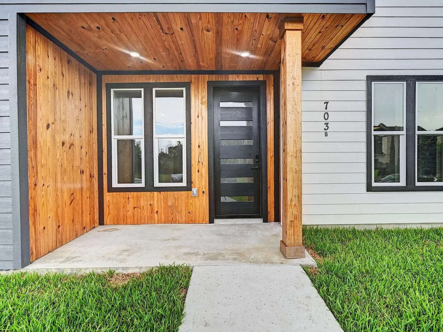 3 bed, 3.5 bath, 2150 sqft, $2,500 — Photo 2