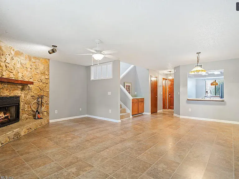 11211 Windtree Dr E — Photo 14