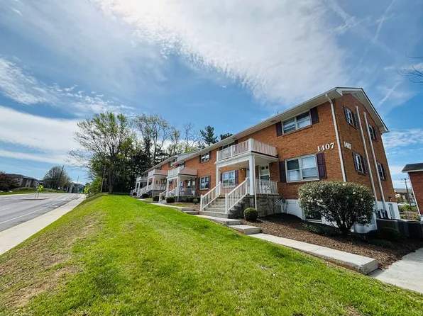 2 Bedroom, 1 Bath Apartment, 1407 Toms Creek Rd, Blacksburg, VA 24060