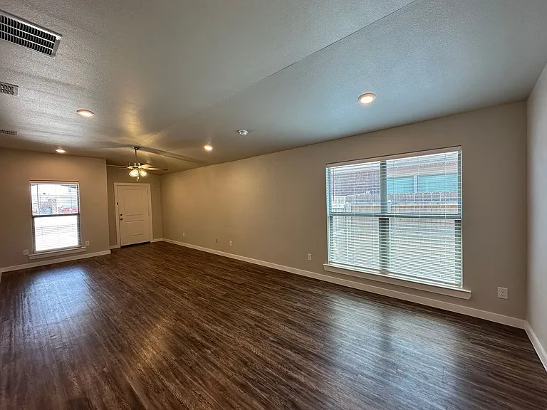 3402 Tiffin Ave — Photo 7