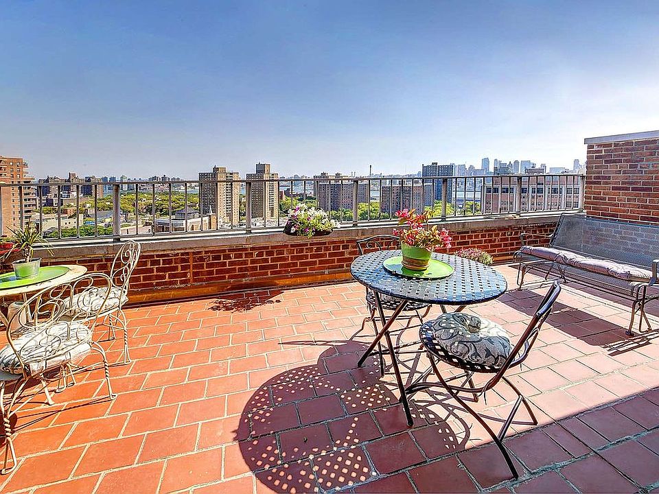 1st image of 210 Broadway Unit G1806