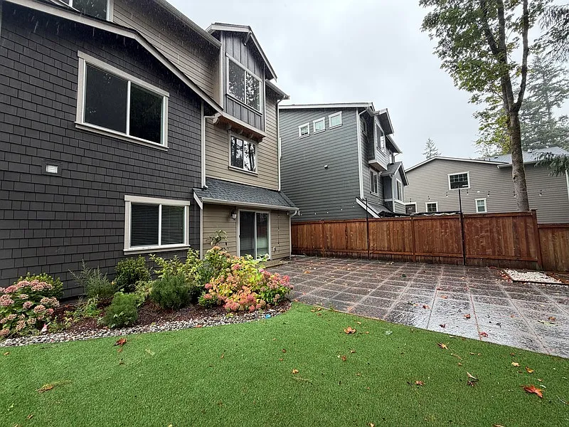 5 bed, 4.0 bath, 2970 sqft, $4,995 — Photo 2