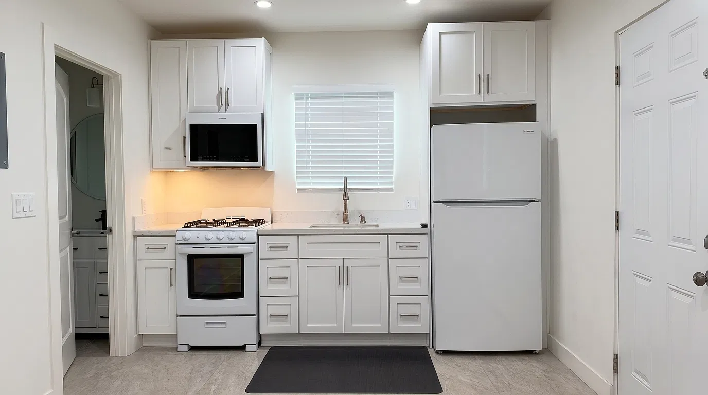 6531 Jamieson Ave — Photo 2