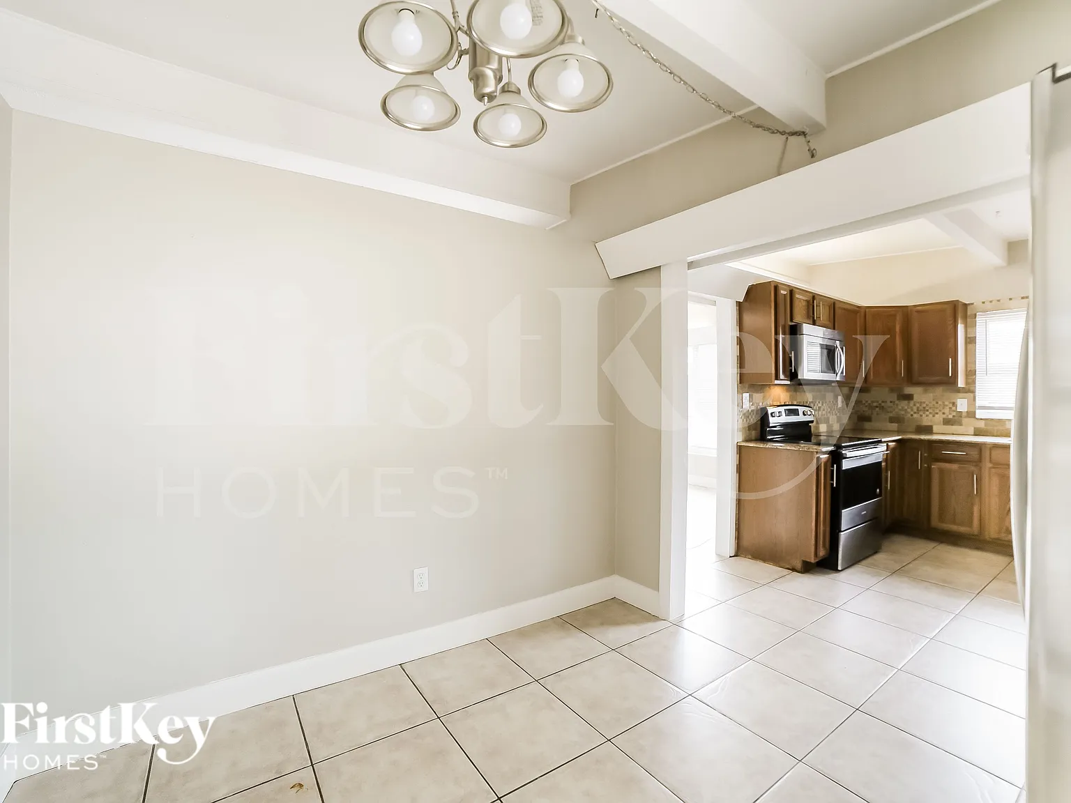 3 bed, 1.5 bath, 1796 sqft, $2,340 — Photo 4