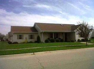 1050 Pickwick Dr, Rochelle, IL 61068