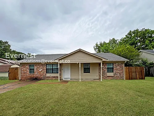 2372 Ashland Dr Photo 1