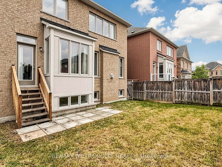 138 Yakefarm Blvd — Photo 24