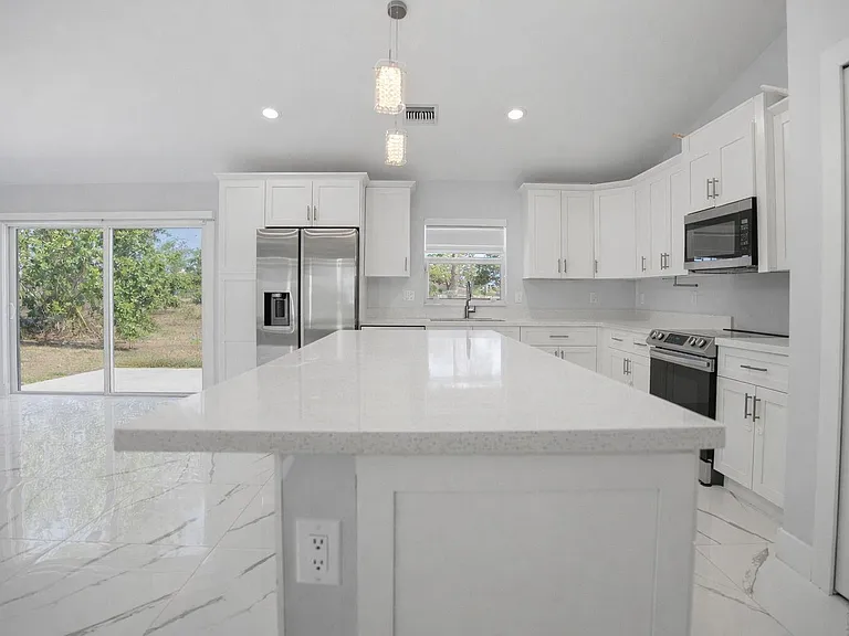 4593 SW Bradbury St — Photo 24
