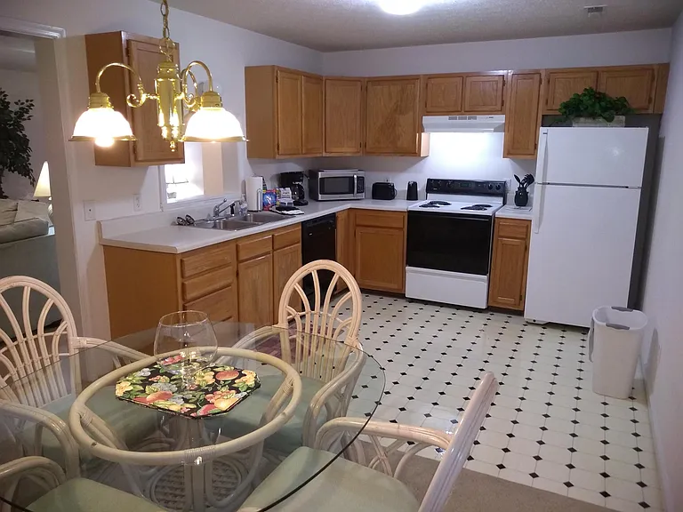 623 Wyndhurst Dr — Photo 13