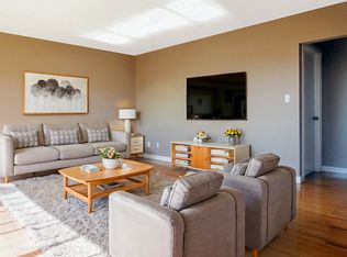 1210 Cameron St, New Westminster, BC V3M 1W6