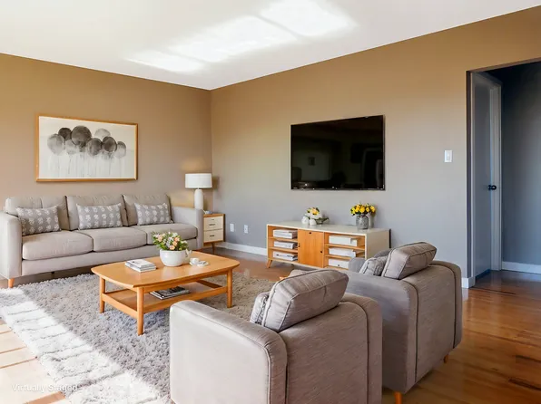 1210 Cameron St, New Westminster, BC V3M 1W6